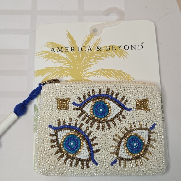 America & Beyond Handbags - 💙🔹️America & Beyond🔹️ Beaded Evil Eye Coin Pouch - White & Blue
